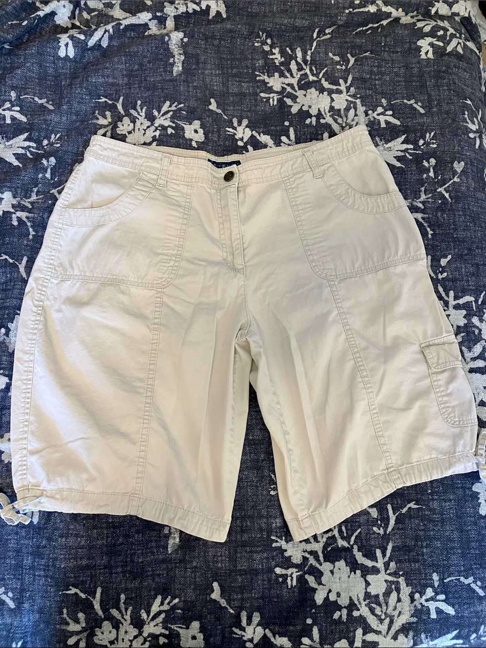 Karen Scott cotton khaki cream cargo long length Summer women’s shorts 14